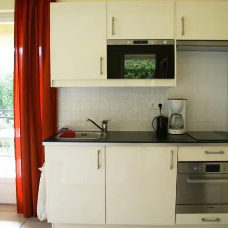 Apartment In With Garden *