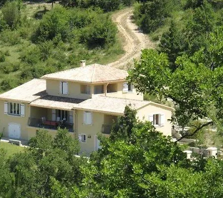 Apartment In With Garden *
