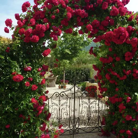 Apartment In With Garden Montbrun-les-Bains